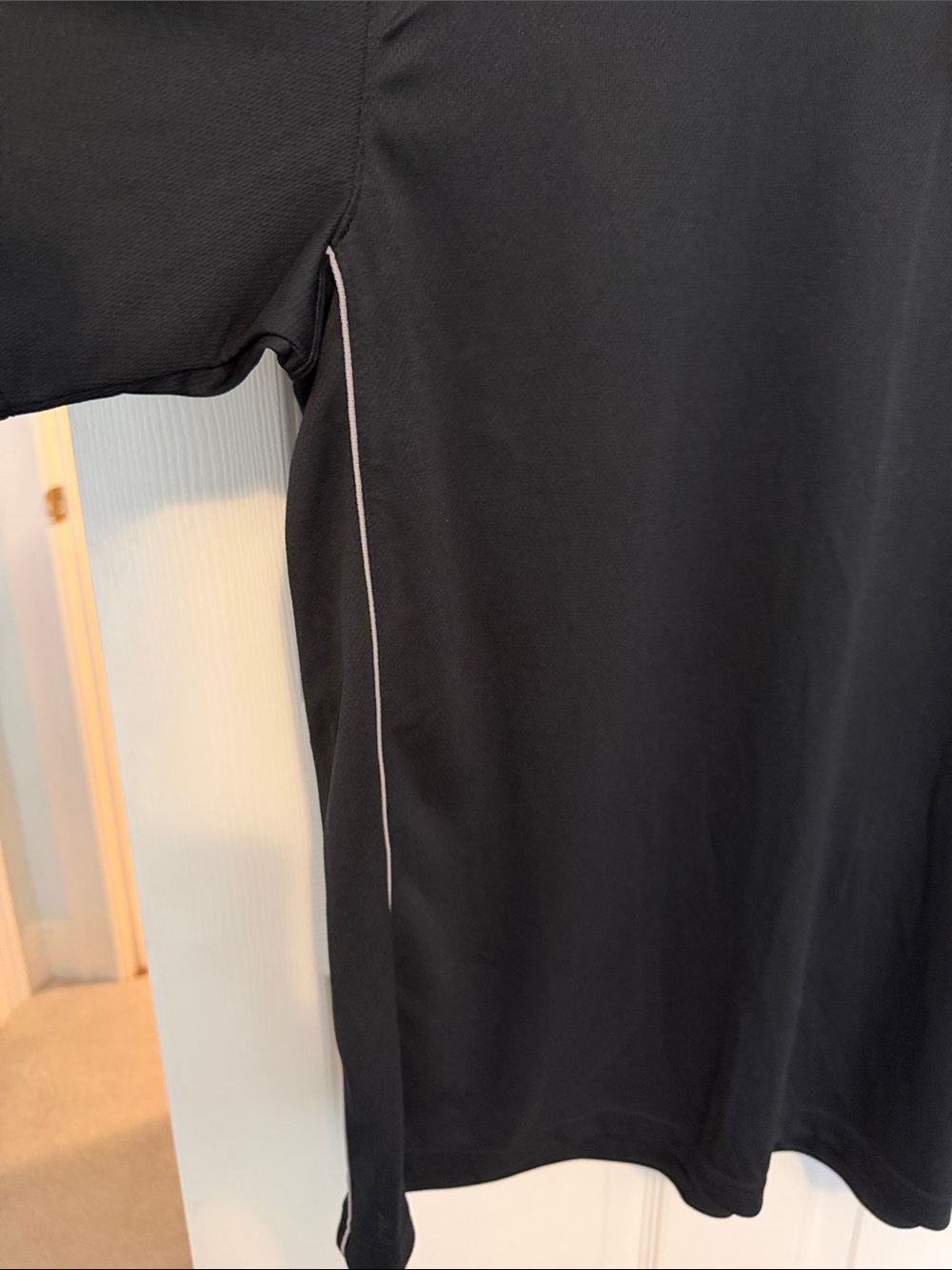 Nike Men’s Dark Gray Short-Sleeve Athletic Tee with Swoosh - Picture 7 of 7